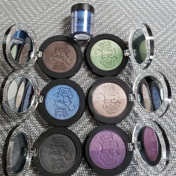 Kat Von D Other - 🌺6 Kat Von D Eyeshadows and 1 pigment🌺